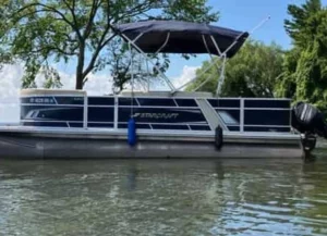 12 person pontoon boat for rent at Oneida Lake Boat Rentals